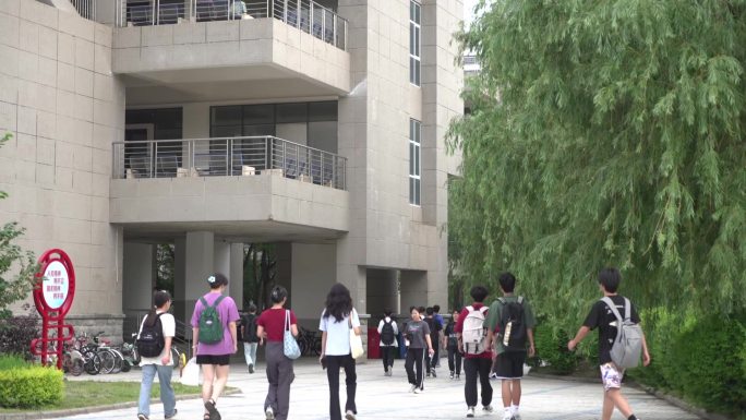 大学学校上下课放学人流学生校园生活2