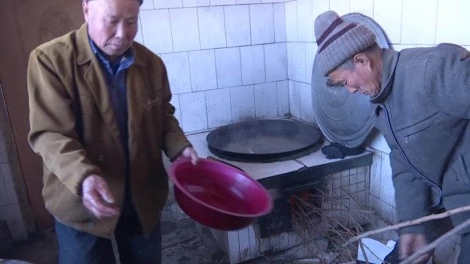 农村过年抓猪 杀猪 炖杀猪菜 灌血肠