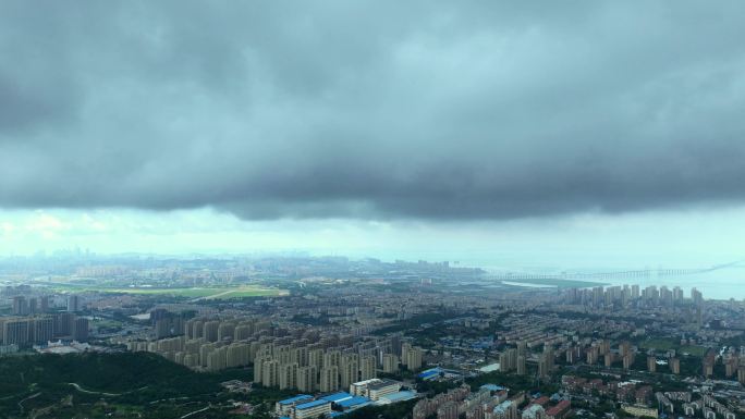 青岛商业航拍暴雨来袭