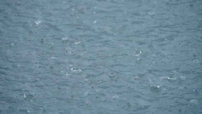 雨天五龙湖
