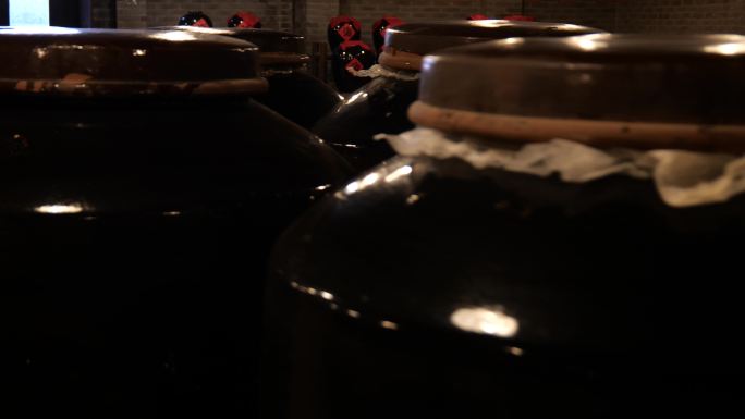 中国传统文化酿酒工艺地下室酒窖酒坛子发酵