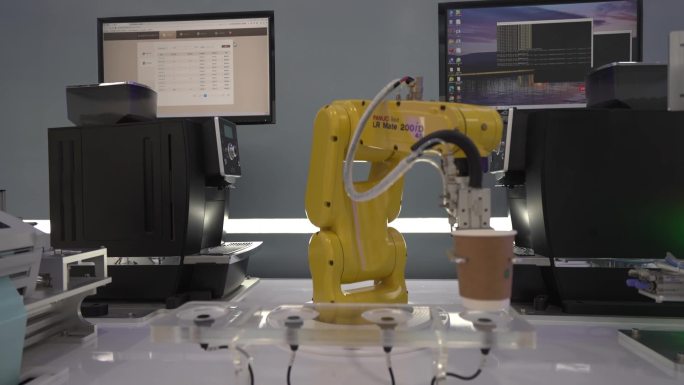 大学智造创新工厂自动咖啡机工业智能机器人