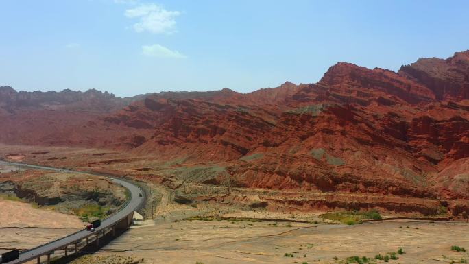 4K航拍天山峡谷红河谷