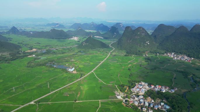 航拍乡村风景农业农田美丽农村田地庄稼青山