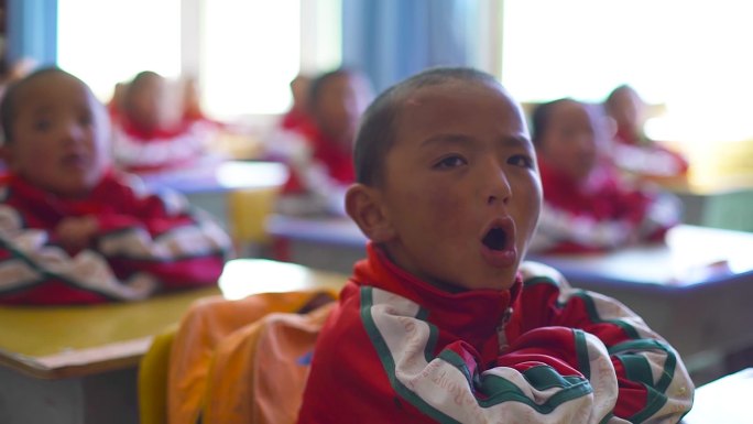 未来教学 小学生 朗读 小学生读书