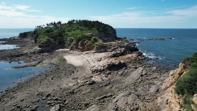 航拍山东威海西海岸的小石岛海岸海岛