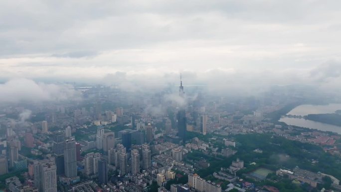 南京紫峰大厦云雾平流云航拍4K素材