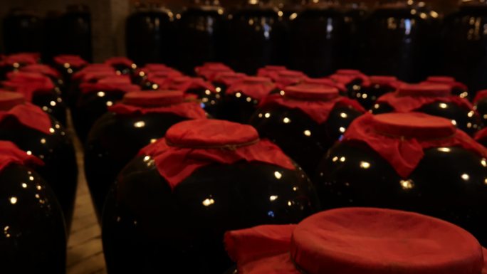 中国传统文化酿酒工艺地下室酒窖酒坛子发酵