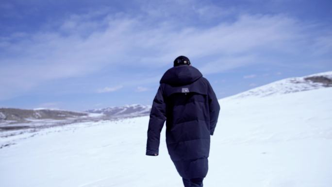 【4K】男子攀登大雪山