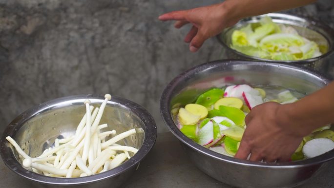 吃素 户外洗菜 水管洗菜