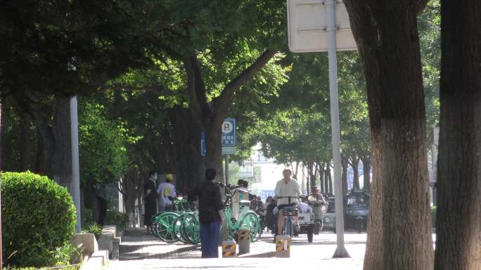 夏天酷暑炎热城市人文市井进城打工打拼骑车