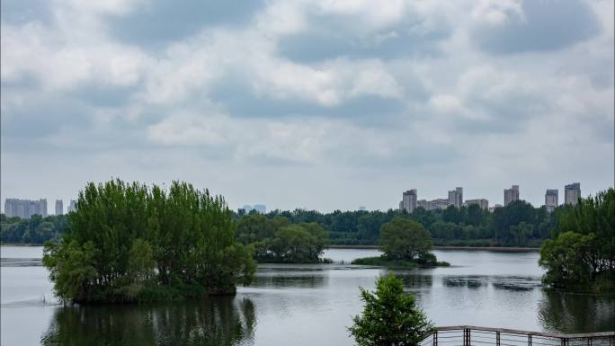 浑河东塔桥西侧沈阳风雨欲来乌云翻滚