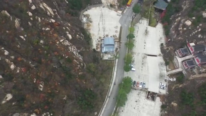 户外运动 爬山 道路崎岖