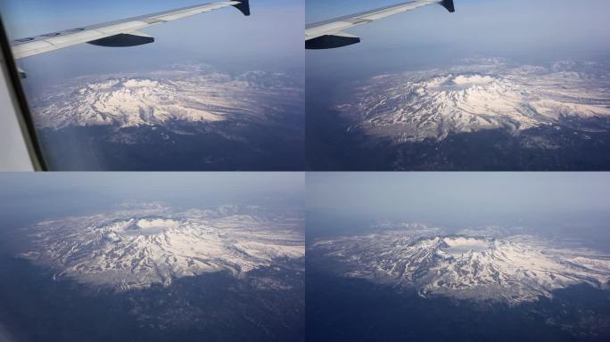 透过机窗看到的长白山