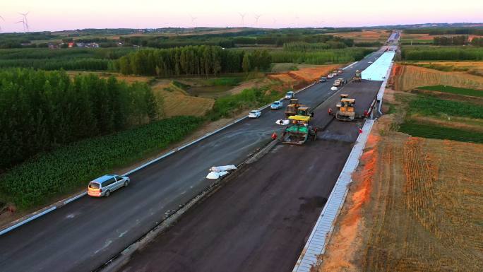 航拍傍晚夕阳下高速公路施工 高速公路落日