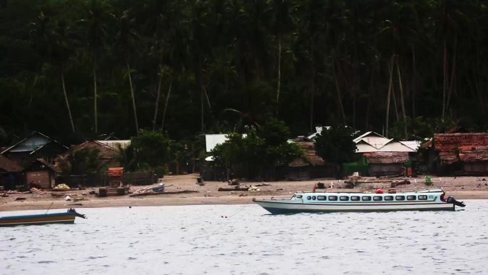 海边渔民 出海钓鱼 浪花冲击