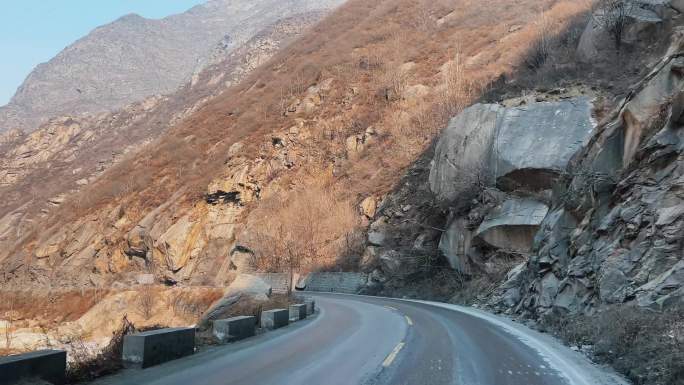 陕西秦岭里的公路秦岭沟里穿越秦岭盘山公路