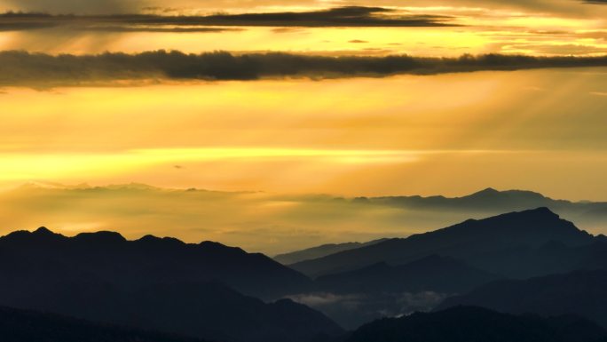 4K航拍川西牛背山夕阳震撼美景