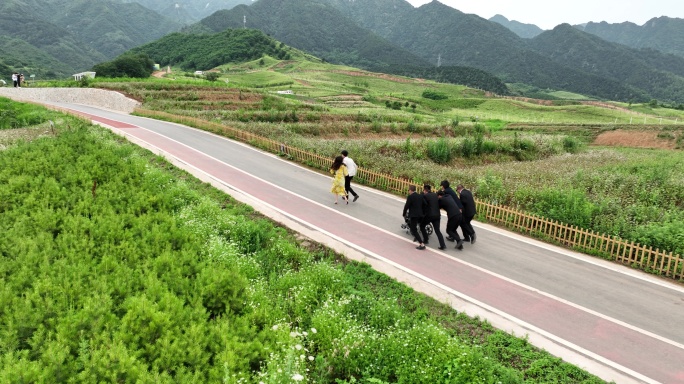 美女香车 女神 石油战袍 女短剧战神