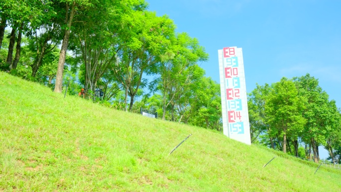 江边堤坝 洪水标尺 水位标尺