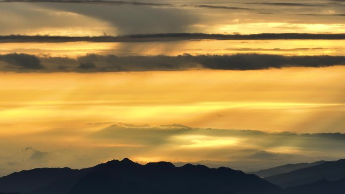 4K航拍川西牛背山夕阳美景