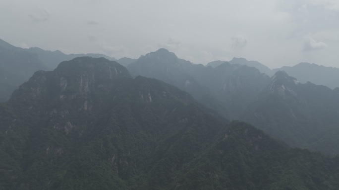 绿水青山大山蓝天白云航拍