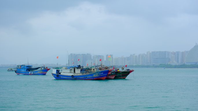 阴天多云海上渔船 渔港 捕鱼捕捞