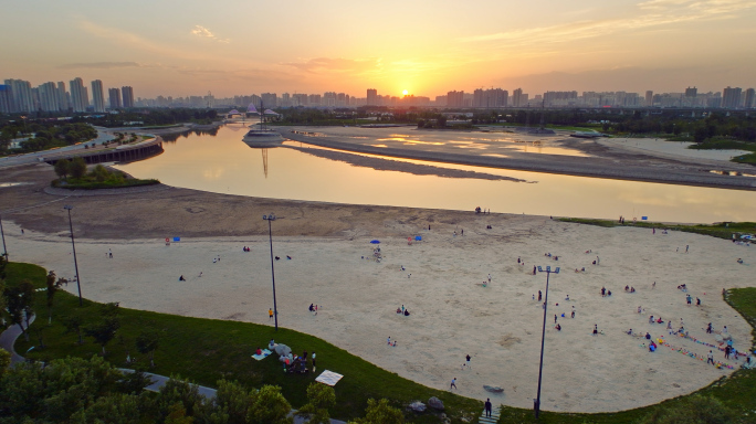 航拍夕阳下的沣河金湾沙滩