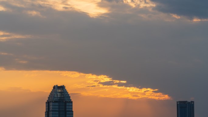 城市上空夕阳（四川绵阳）