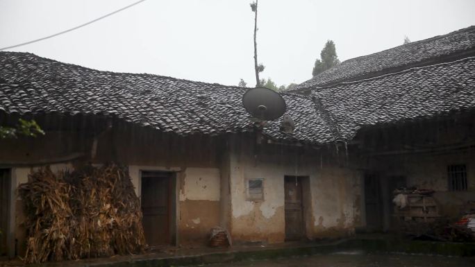 老房下雨