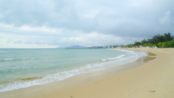 阴天 多云 海边 沙滩 岩石 礁石 海浪