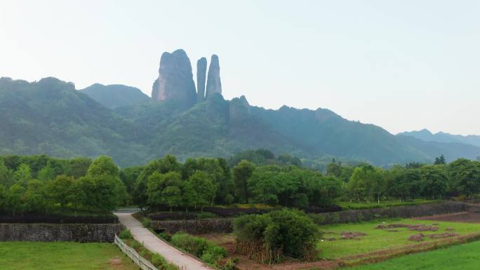 浙江衢州江山市江郎山景区跑马场马群航拍