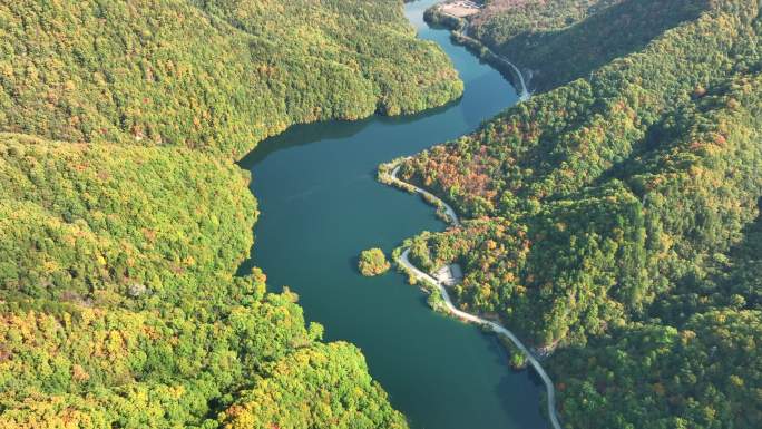 青山绿水面水库湖水湖面大自然生态山水湖泊