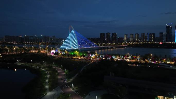 西安欧亚大道夜景航拍西安浐灞彩虹桥夜景