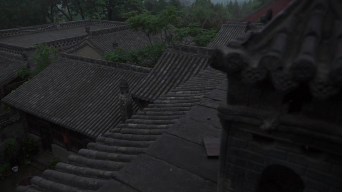 阴雨天的山西晋中资寿寺古寺院