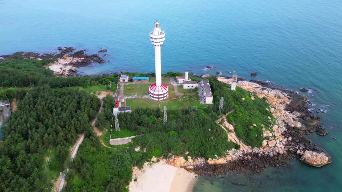 航拍海南省文昌市木兰湾航海灯塔海岸线风景