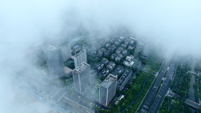 航拍云层下的城市建筑