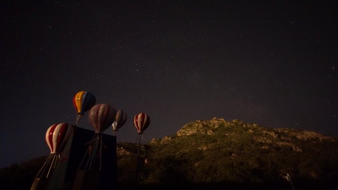 山东荣成海驴岛海鸥湖露营地的夜晚星空