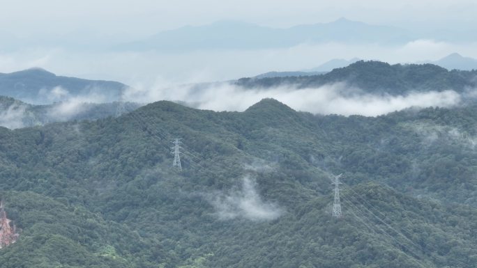 航拍山区山顶云雾电力电塔电网高压线特高压