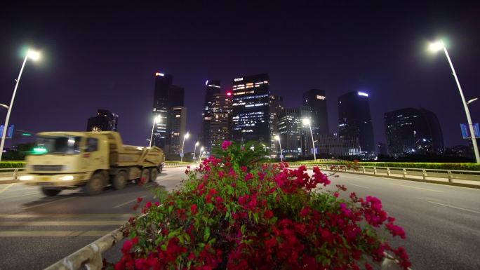 晚上深圳前海车流车水马龙城市交通