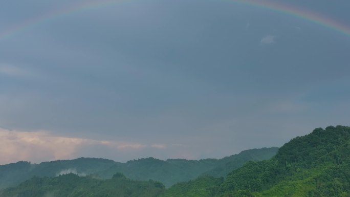 雨后蓥华山惊现双彩虹