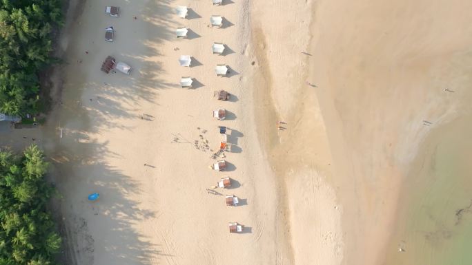 海边沙滩营地帐篷