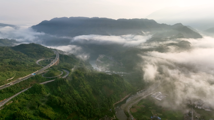 唯美大气雅西高速龙苍沟云雾山村风光素材