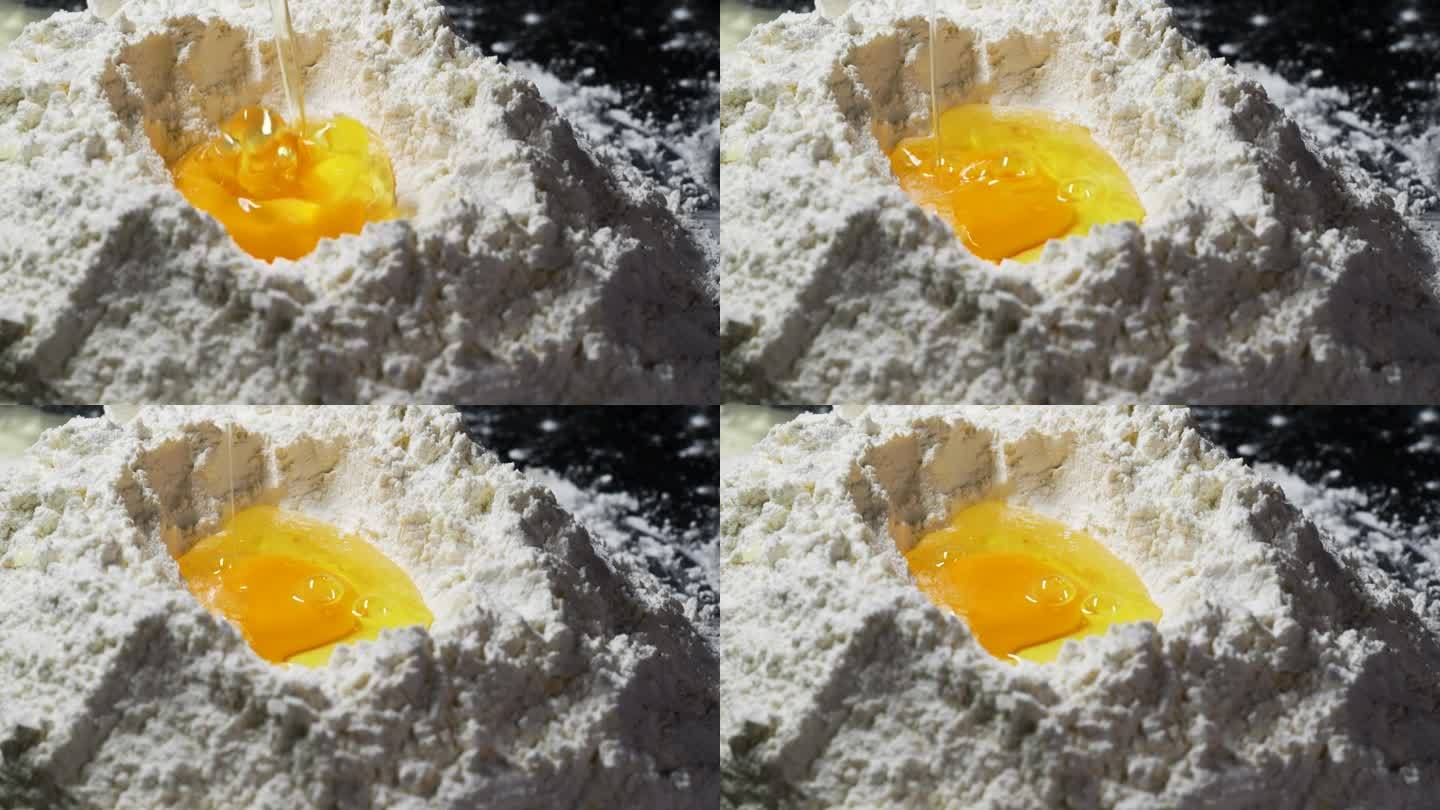 鸡蛋打进面粉