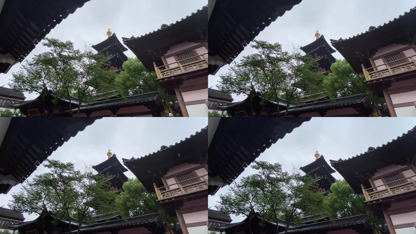 梅雨季节的苏州寒山寺