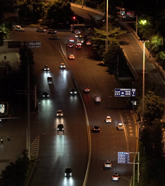 武汉汉阳鹦鹉大道琴台立交桥转盘夜晚车马路