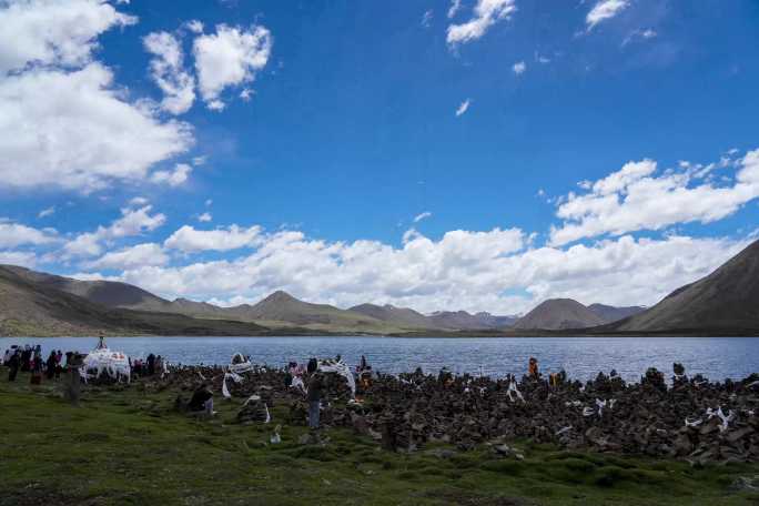 西藏“财神湖”思金拉措