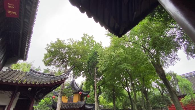 梅雨季节的苏州寒山寺