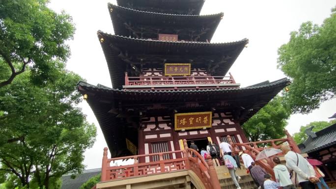 梅雨季节的苏州寒山寺