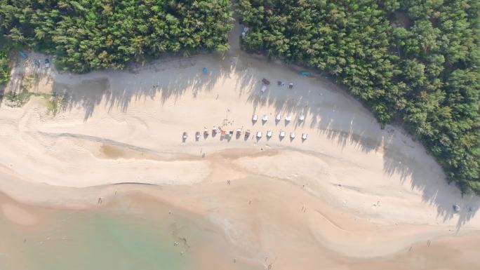 海边沙滩营地帐篷